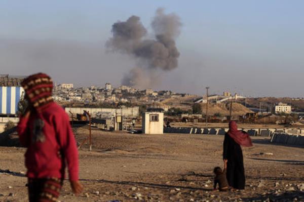 Smoke rises following an Israeli airstrike on buildings near the separating wall between Egypt and Rafah, southern Gaza Strip Picture: AP Photo/Ramez Habboub, Smoke rises following an Israeli airstrike on buildings near the separating wall between Egypt and Rafah, southern Gaza Strip Picture: AP Photo/Ramez Habboub,